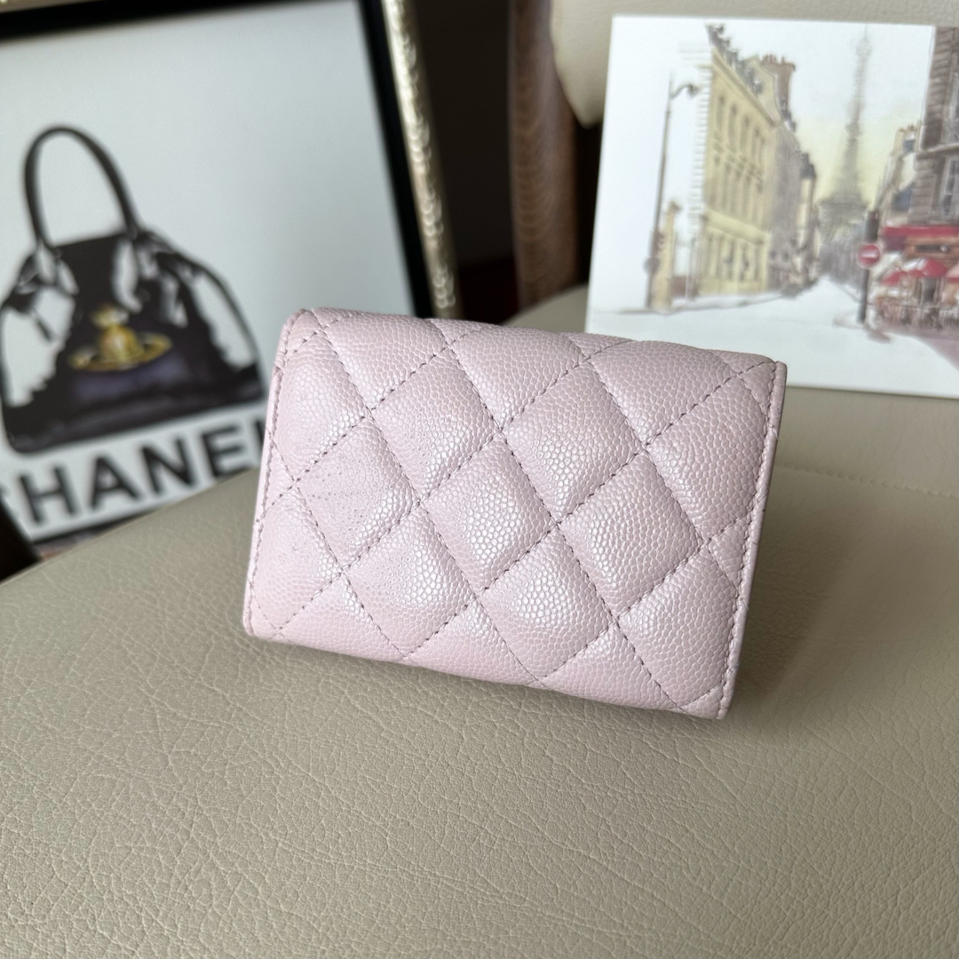 CHANEL(シャネル)のCHANEL キャビアスキン　マトラッセ　ピンク　コンパクトウォレット　3つ折り レディースのファッション小物(財布)の商品写真