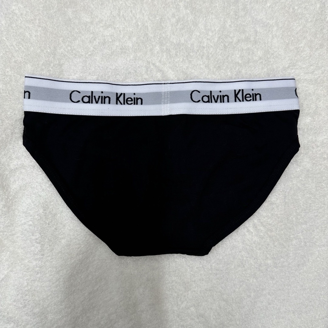 Calvin Klein(カルバンクライン)の2点ブラブラックL &ブラグレーL レディースの下着/アンダーウェア(ブラ&ショーツセット)の商品写真