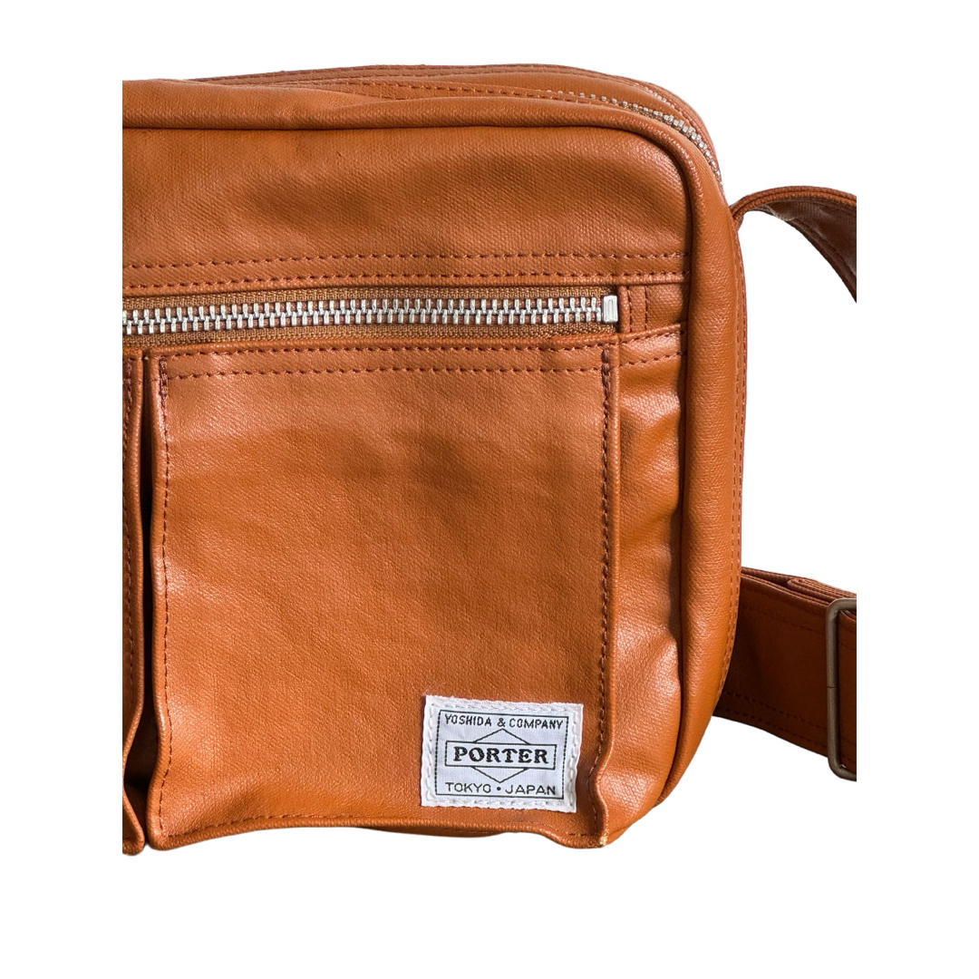 PORTER(ポーター)のPORTER フリースタイル　キャメル　ショルダーバッグ　カバン　かわいい　茶色 メンズのバッグ(ショルダーバッグ)の商品写真