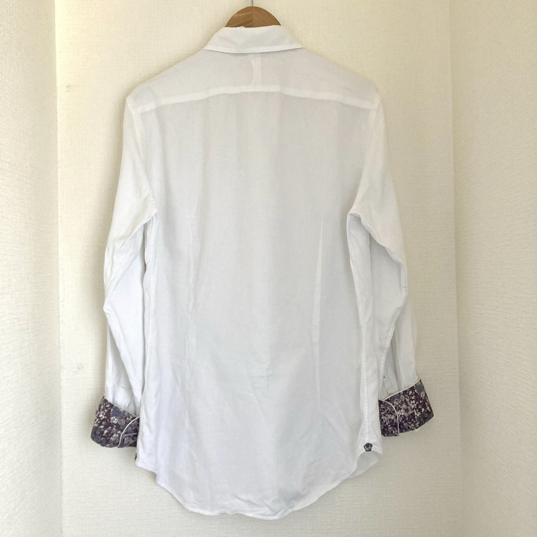 Paul Smith(ポールスミス)のポールスミス　白シャツ　トップス　花柄刺繍　メンズ　長袖　胸ポケット　M メンズのトップス(シャツ)の商品写真