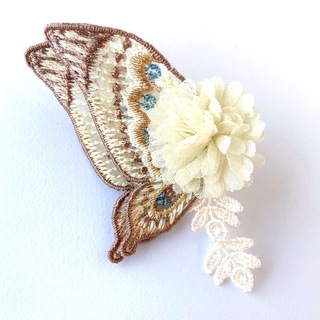 okappalover 片耳蝶の刺繍イヤリング