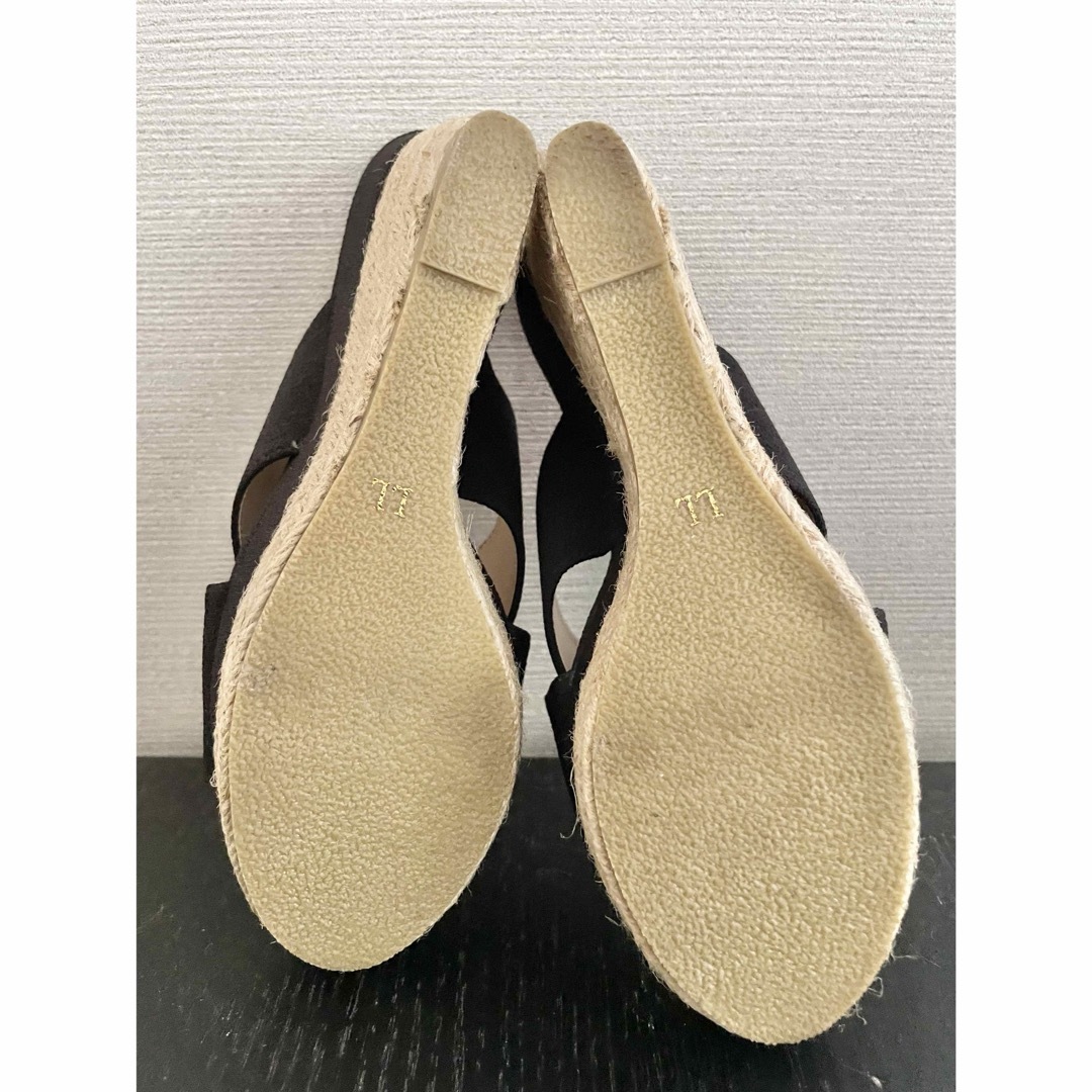 MAFMOF(マフモフ)の未使用　11cmヒールmafmof 厚底サンダル　ゴールドメタルライン　ブラック レディースの靴/シューズ(サンダル)の商品写真