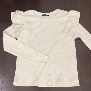 ザラ(ZARA)のZARA ニット 肩フリル ホワイト　L(ニット/セーター)