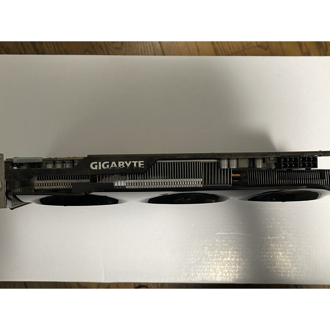 GIGABYTE(ギガバイト)のHD7870 GIGABYTE GV-R787OC-2GD スマホ/家電/カメラのPC/タブレット(PCパーツ)の商品写真