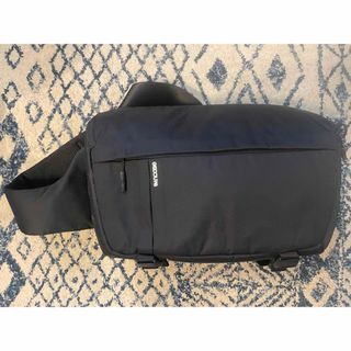 インケース(Incase)のincase DSLR Sling Pack 美品(バッグパック/リュック)