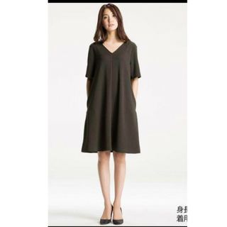 ユニクロ(UNIQLO)の未使用＊ユニクロ　カットソーミラノリブVネックワンピース　Mサイズ(ひざ丈ワンピース)