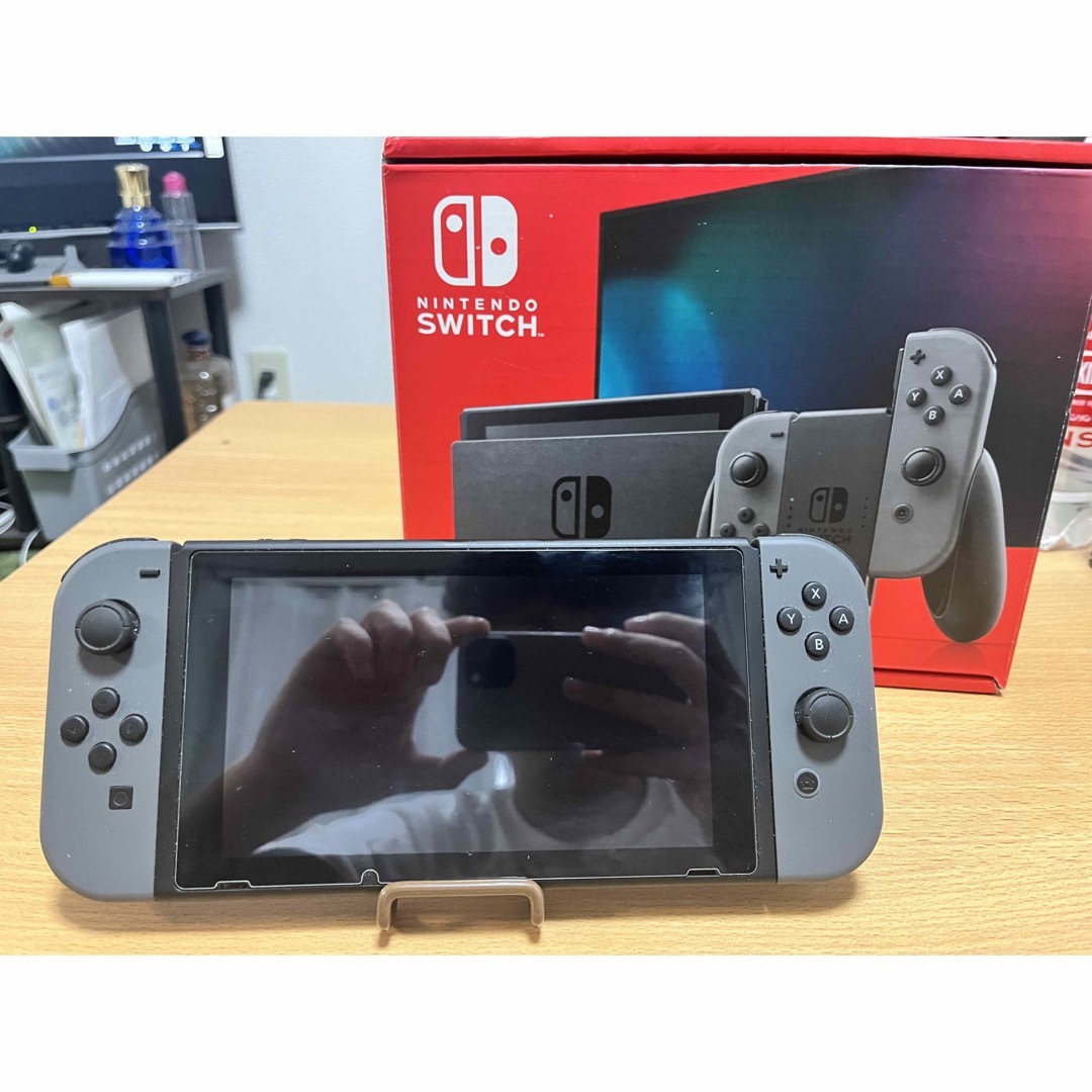 任天堂(ニンテンドウ)の任天堂 Switch 本体 エンタメ/ホビーのゲームソフト/ゲーム機本体(携帯用ゲーム機本体)の商品写真