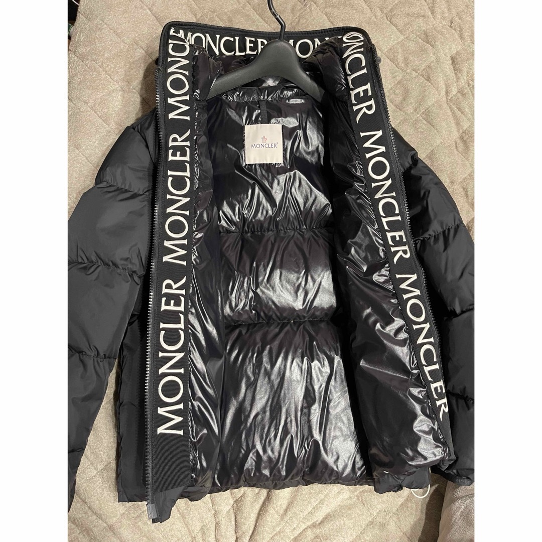 MONCLER(モンクレール)のモンクレール ダウンジャケット MONTCLA メンズのジャケット/アウター(ダウンジャケット)の商品写真