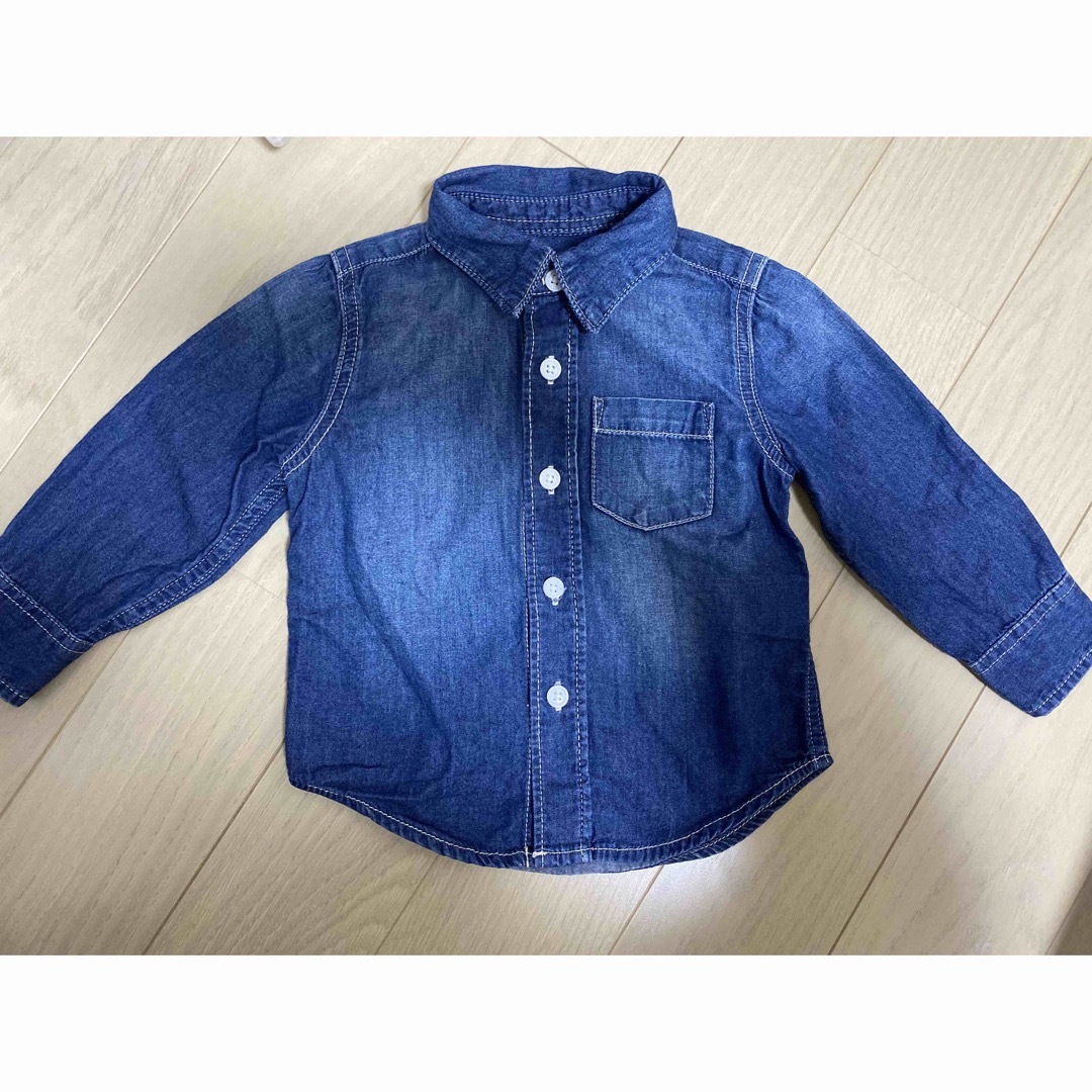 babyGAP(ベビーギャップ)のbabyGAP ベビーデニム長袖シャツ  80cm キッズ/ベビー/マタニティのベビー服(~85cm)(シャツ/カットソー)の商品写真