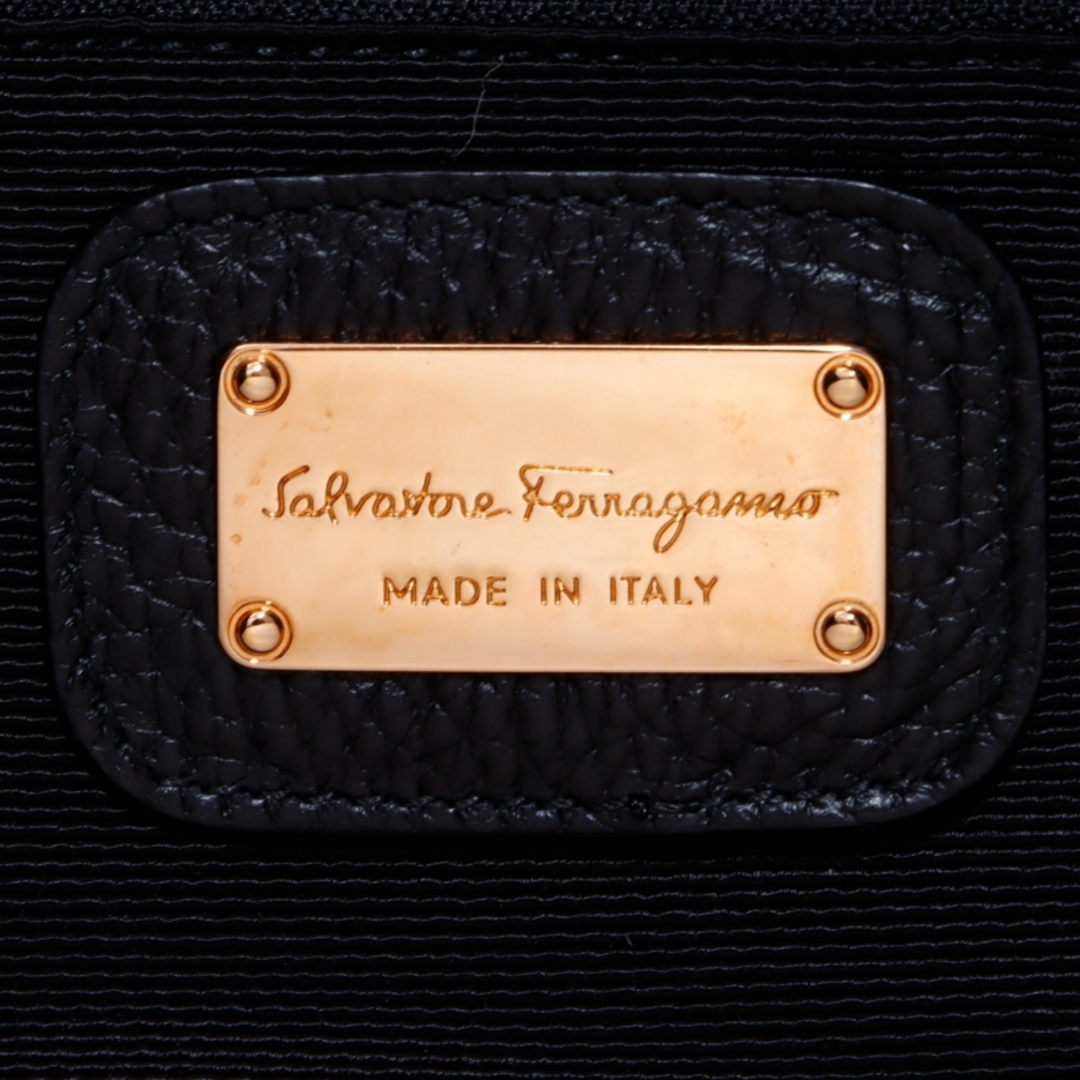 Salvatore Ferragamo(サルヴァトーレフェラガモ)のフェラガモ FERRAGAMO ロゴ ハンドバッグ レザー レディースのバッグ(ハンドバッグ)の商品写真