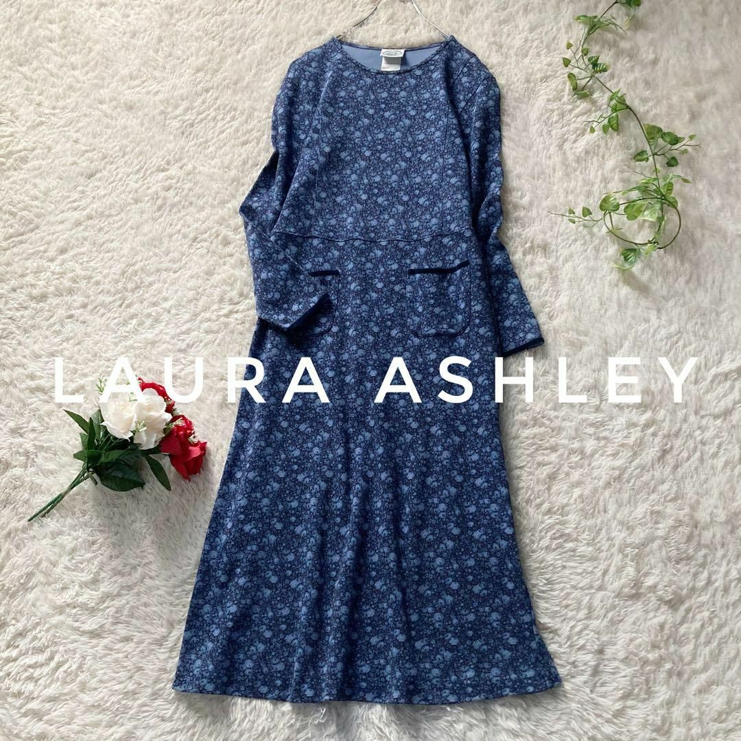 LAURA ASHLEY(ローラアシュレイ)のローラアシュレイ　小花柄ロングワンピース　長袖　カットソー　ベロア　青　S レディースのワンピース(ロングワンピース/マキシワンピース)の商品写真