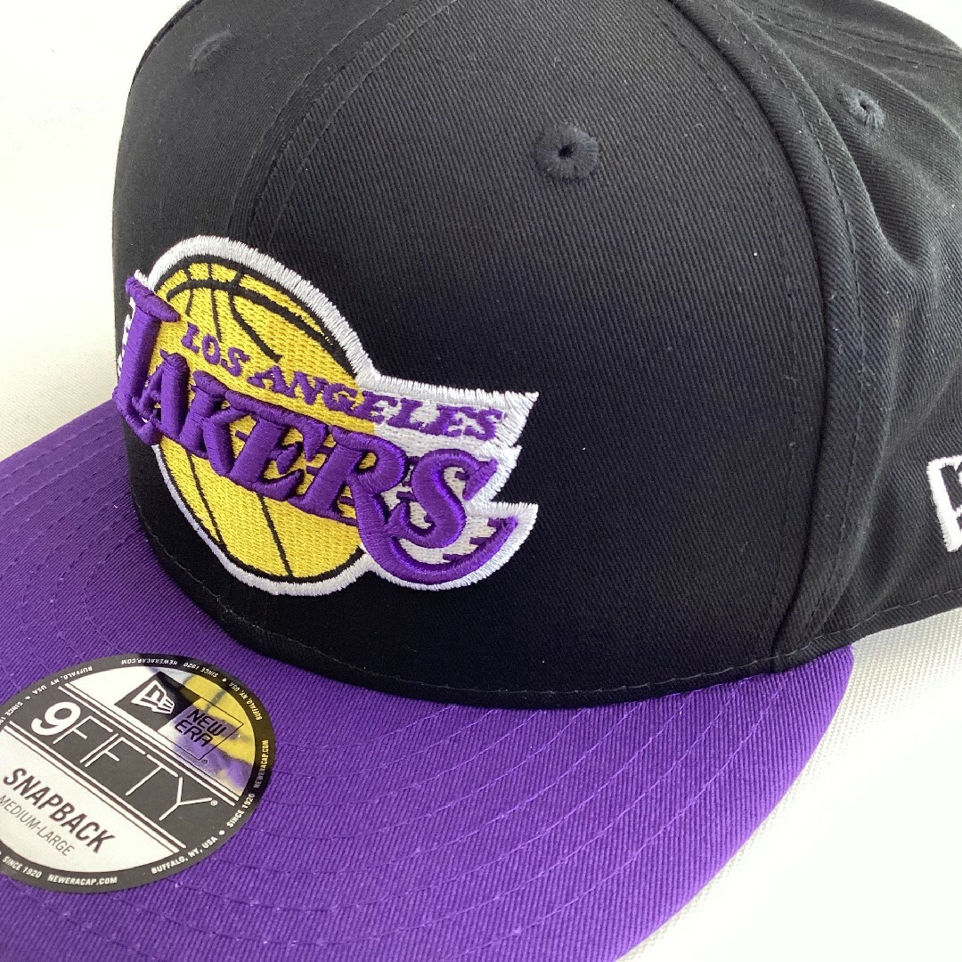 NEW ERA(ニューエラー)の【新品】ニューエラ NBA レイカーズ 9Fifty スナップバック（黒/紫） メンズの帽子(キャップ)の商品写真