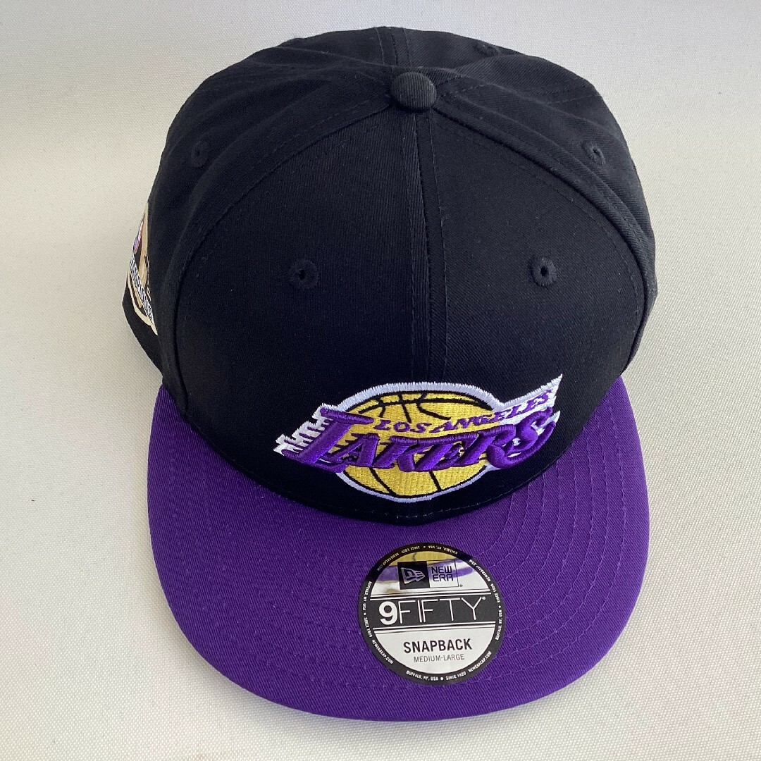 NEW ERA(ニューエラー)の【新品】ニューエラ NBA レイカーズ 9Fifty スナップバック（黒/紫） メンズの帽子(キャップ)の商品写真