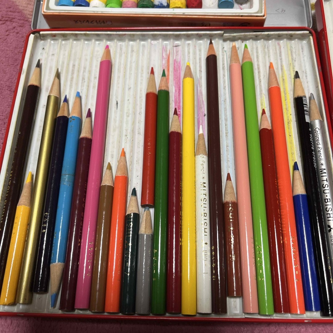 三菱鉛筆(ミツビシエンピツ)の色鉛筆　クレヨン　 エンタメ/ホビーのアート用品(クレヨン/パステル)の商品写真