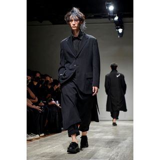 ヨウジヤマモト(Yohji Yamamoto)の【名作】ヨウジヤマモトプールオム 23SS フレアスカート布付きパンツ(スラックス)