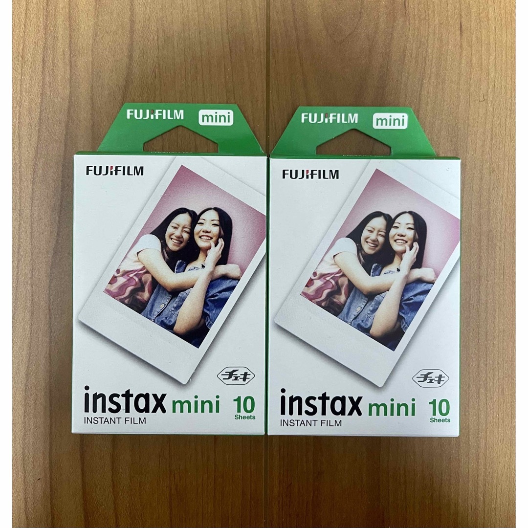 富士フイルム(フジフイルム)のFUJIFILM instaxminiチェキフィルム10枚入(2箱) スマホ/家電/カメラのカメラ(フィルムカメラ)の商品写真