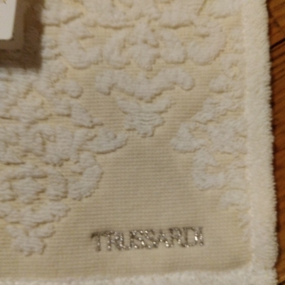 Trussardi(トラサルディ)のTRUSSARDI タオルハンカチ　未使用　タグ付き レディースのファッション小物(ハンカチ)の商品写真