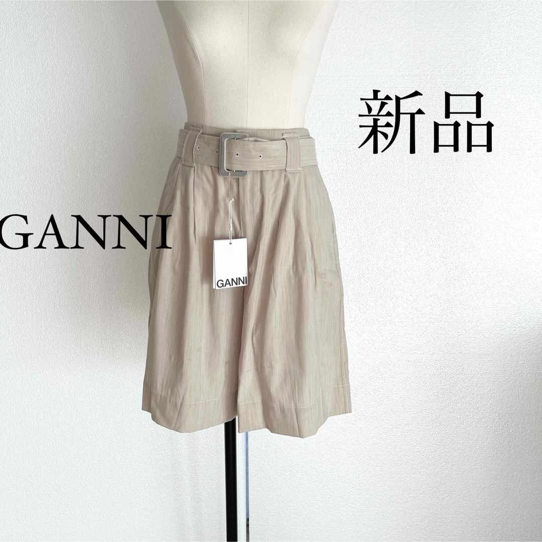 GANNI ガニー　ベージュショートパンツ　XSサイズ レディースのパンツ(ショートパンツ)の商品写真