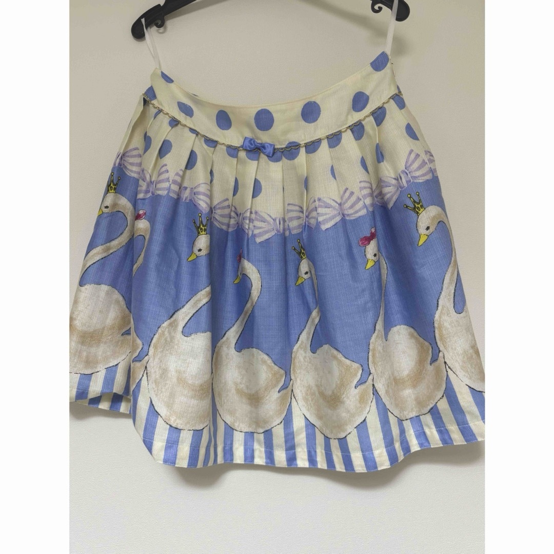 エミリーテンプルキュート　スワン柄スカート レディースのスカート(ミニスカート)の商品写真