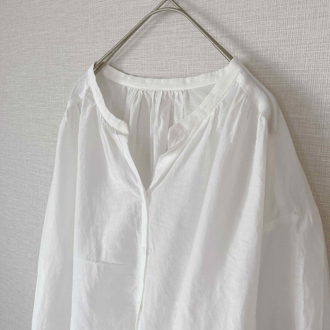 le.coeur blanc(ルクールブラン)のルクールブラン　コットンシルクボリュームスキッパーブラウス　ホワイト レディースのトップス(シャツ/ブラウス(長袖/七分))の商品写真