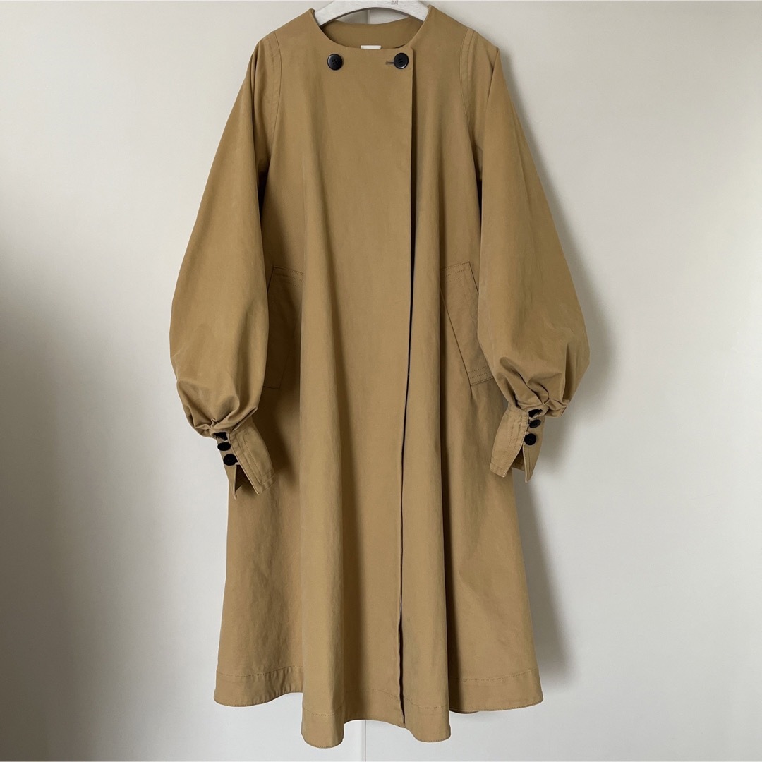 DEUXIEME CLASSE(ドゥーズィエムクラス)のELIN Powdery chino trench coat 36 エリン レディースのジャケット/アウター(トレンチコート)の商品写真