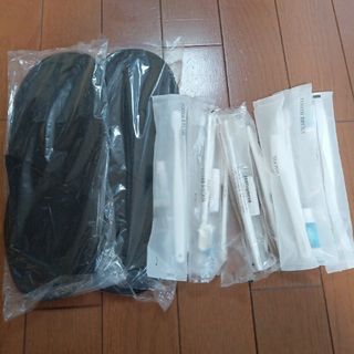 使い捨てスリッパ 2足　使い捨て歯ブラシ 9本　アメニティ(旅行用品)