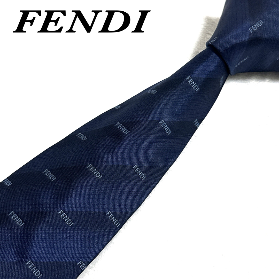 FENDI(フェンディ)の【極美品】 フェンディ ネクタイ ロゴ 総柄 裏地ズッカ柄 シルク 高級 メンズのファッション小物(ネクタイ)の商品写真