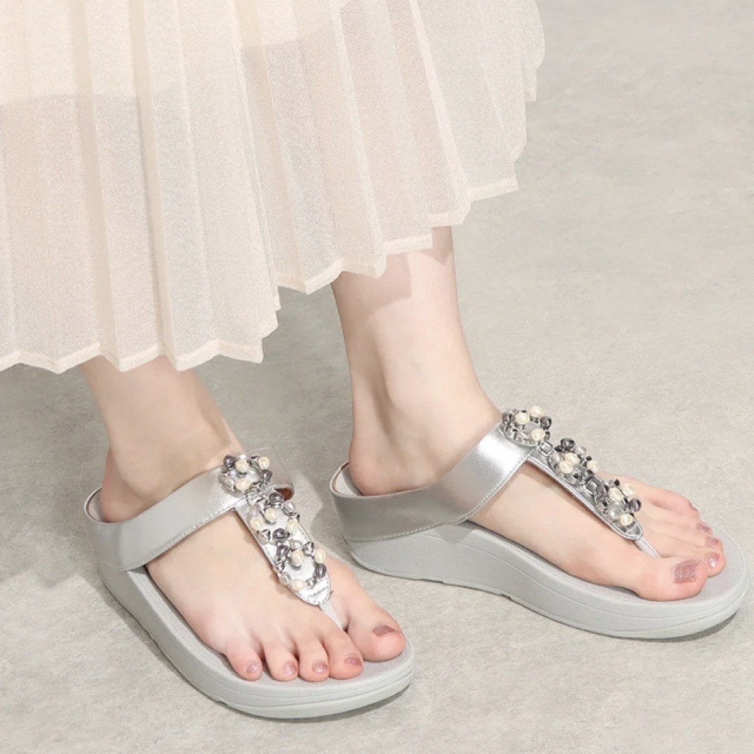 fitflop(フィットフロップ)の新品✨未使用‼️ fitflop サンダル 25.5センチ　シルバー レディースの靴/シューズ(サンダル)の商品写真