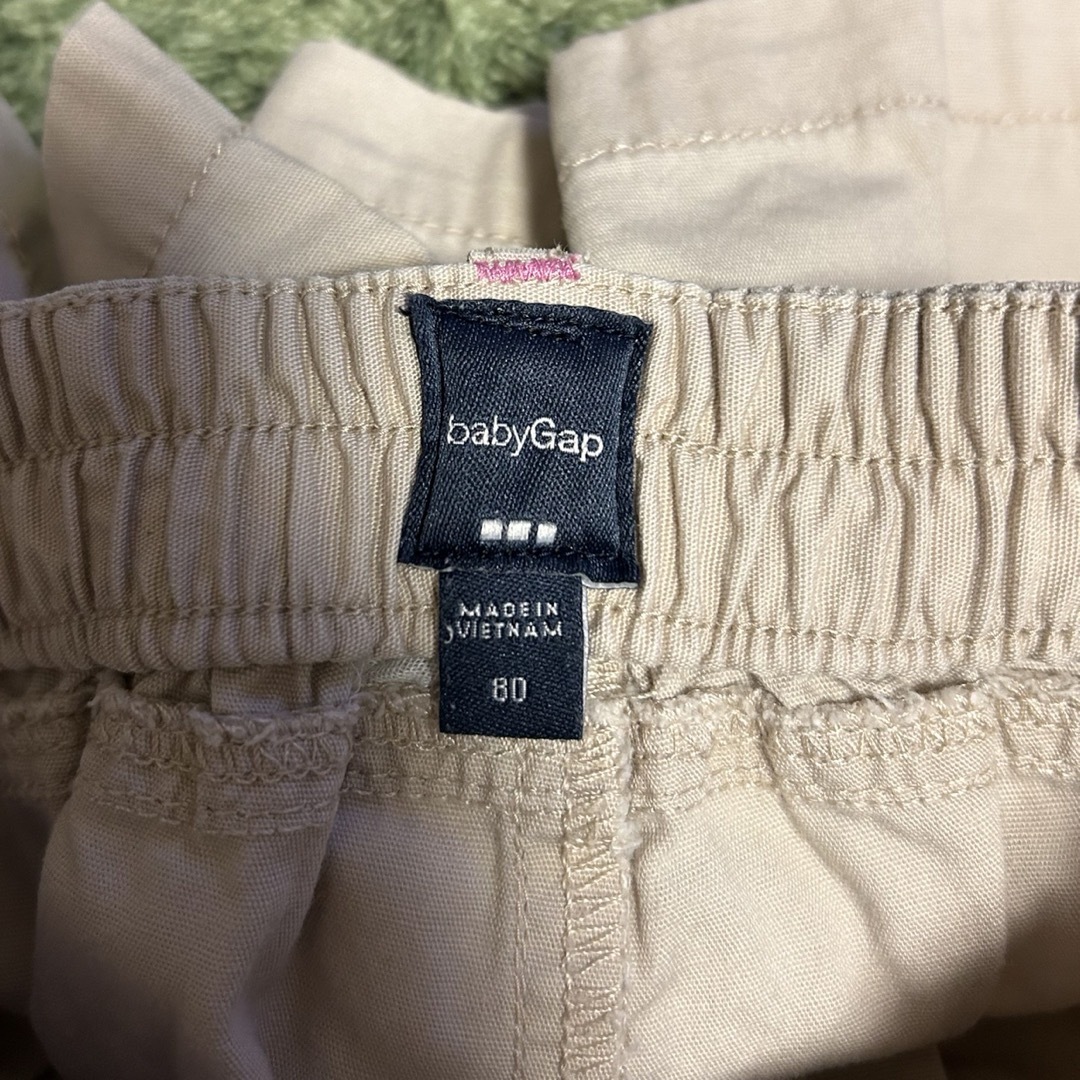 babyGAP(ベビーギャップ)の半ズボン キッズ/ベビー/マタニティのベビー服(~85cm)(パンツ)の商品写真