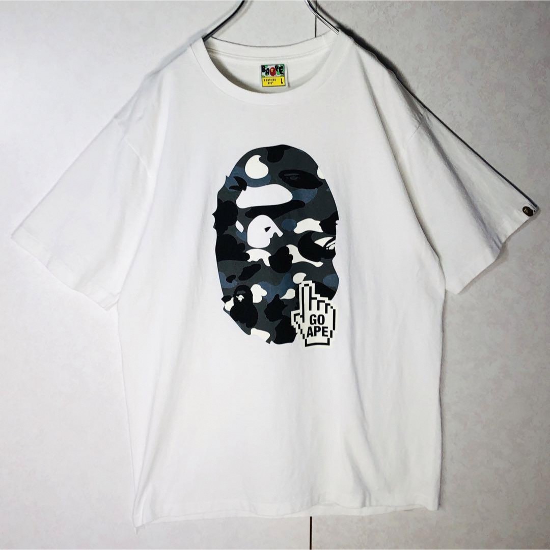 A BATHING APE(アベイシングエイプ)の【人気デザイン】アベイシング エイプ ビックロゴ サルカモ柄 Tシャツ Lサイズ メンズのトップス(Tシャツ/カットソー(半袖/袖なし))の商品写真