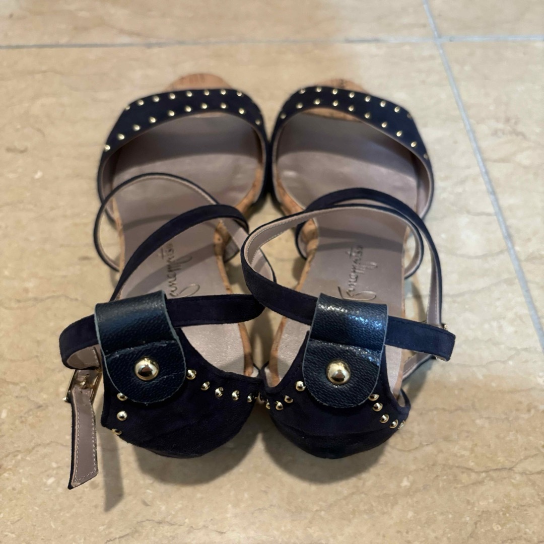 GINZA Kanematsu(ギンザカネマツ)の銀座かねまつ スウェードスタッズアンクルストラップ レディースの靴/シューズ(サンダル)の商品写真