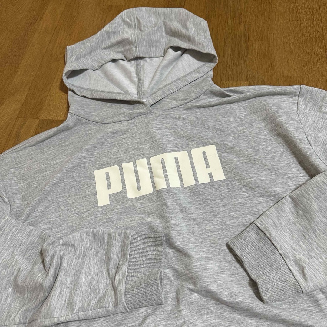 PUMA(プーマ)の＊美品【プーマ】ユニセックス 薄手 ショート丈 プルオーバー パーカー Lサイズ メンズのトップス(パーカー)の商品写真