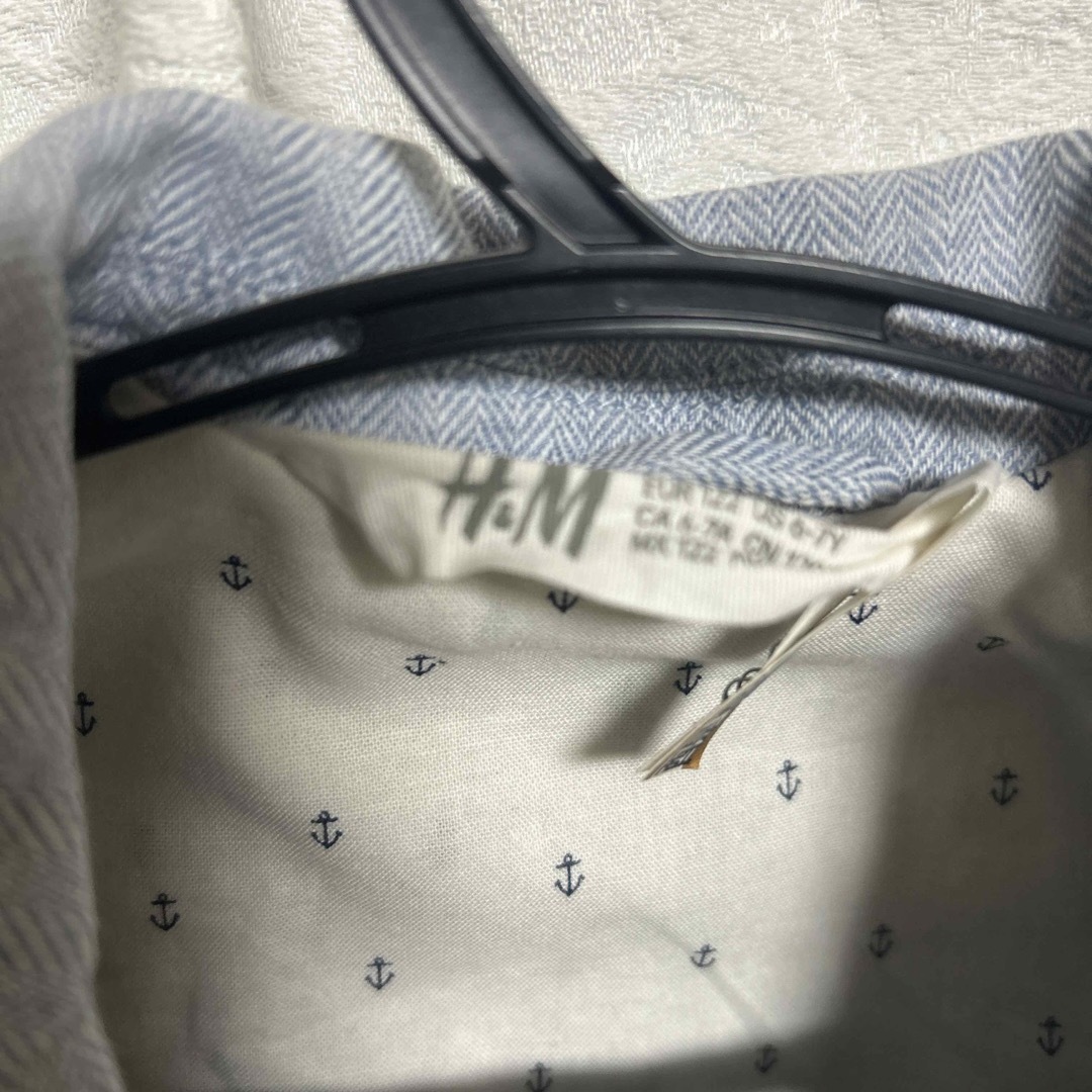 H&M(エイチアンドエム)のH&M  夏用デニムスーツ　120サイズ キッズ/ベビー/マタニティのキッズ服男の子用(90cm~)(ジャケット/上着)の商品写真