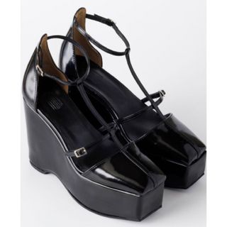 マメ(mame)のFETICO / STRAP PLATFORM PUMPS ( BLACK )(ハイヒール/パンプス)