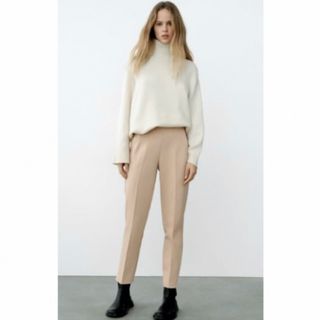 ザラ(ZARA)のタグ付き新品　ZARA  クロップドパンツ(クロップドパンツ)