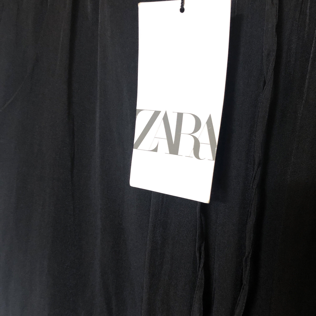 ZARA(ザラ)のZARA サテンジョガーパンツ レディースのパンツ(カジュアルパンツ)の商品写真