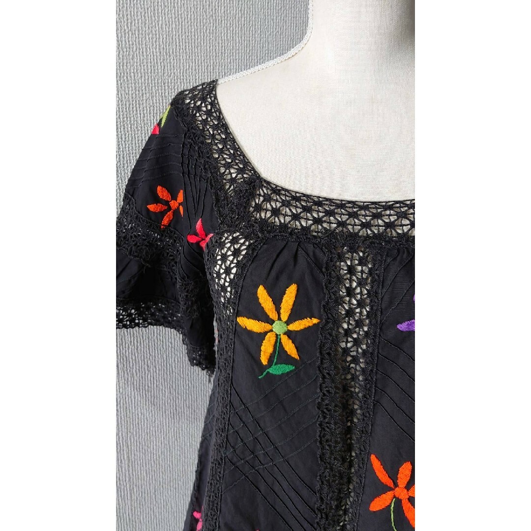 花柄刺繍 メキシカン ブラウス ブラック 半袖 チュニック レディースのトップス(チュニック)の商品写真