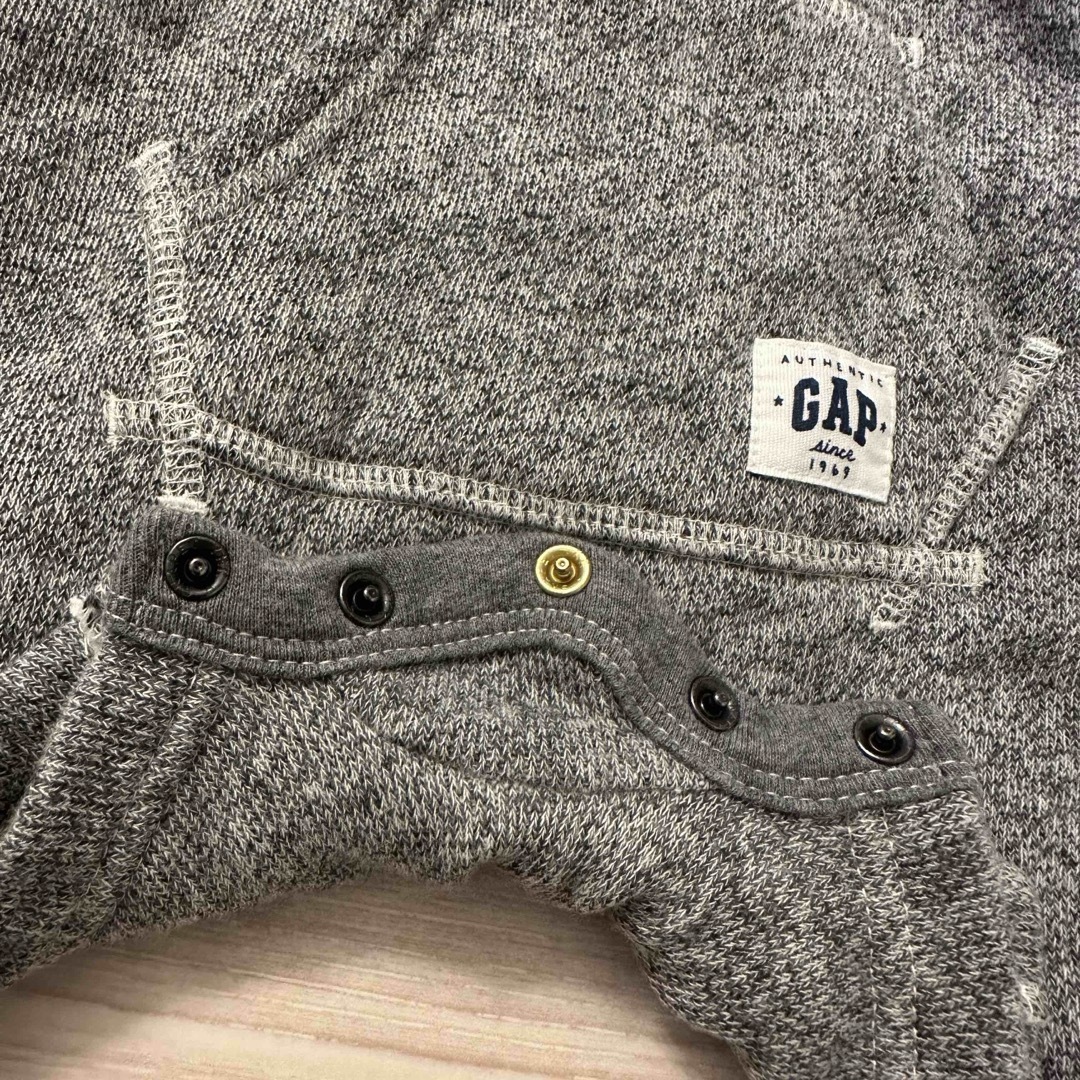 babyGAP(ベビーギャップ)のGAP キッズ/ベビー/マタニティのベビー服(~85cm)(ロンパース)の商品写真