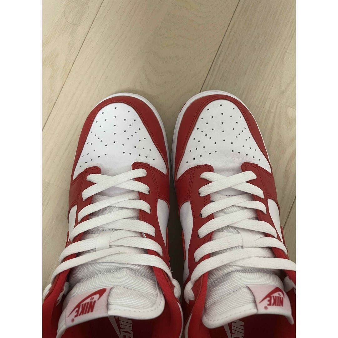 NIKE(ナイキ)のNIKE DUNK LOW UNIVERSITY RED (28cm) メンズの靴/シューズ(スニーカー)の商品写真