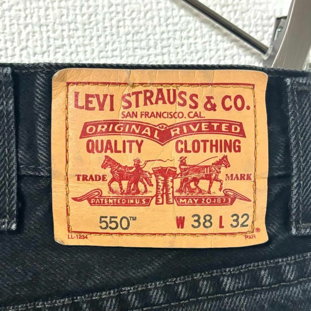 Levi's(リーバイス)のリーバイス550 Levis W38 ブラックデニムパンツ 黒 00s 8230 メンズのパンツ(デニム/ジーンズ)の商品写真