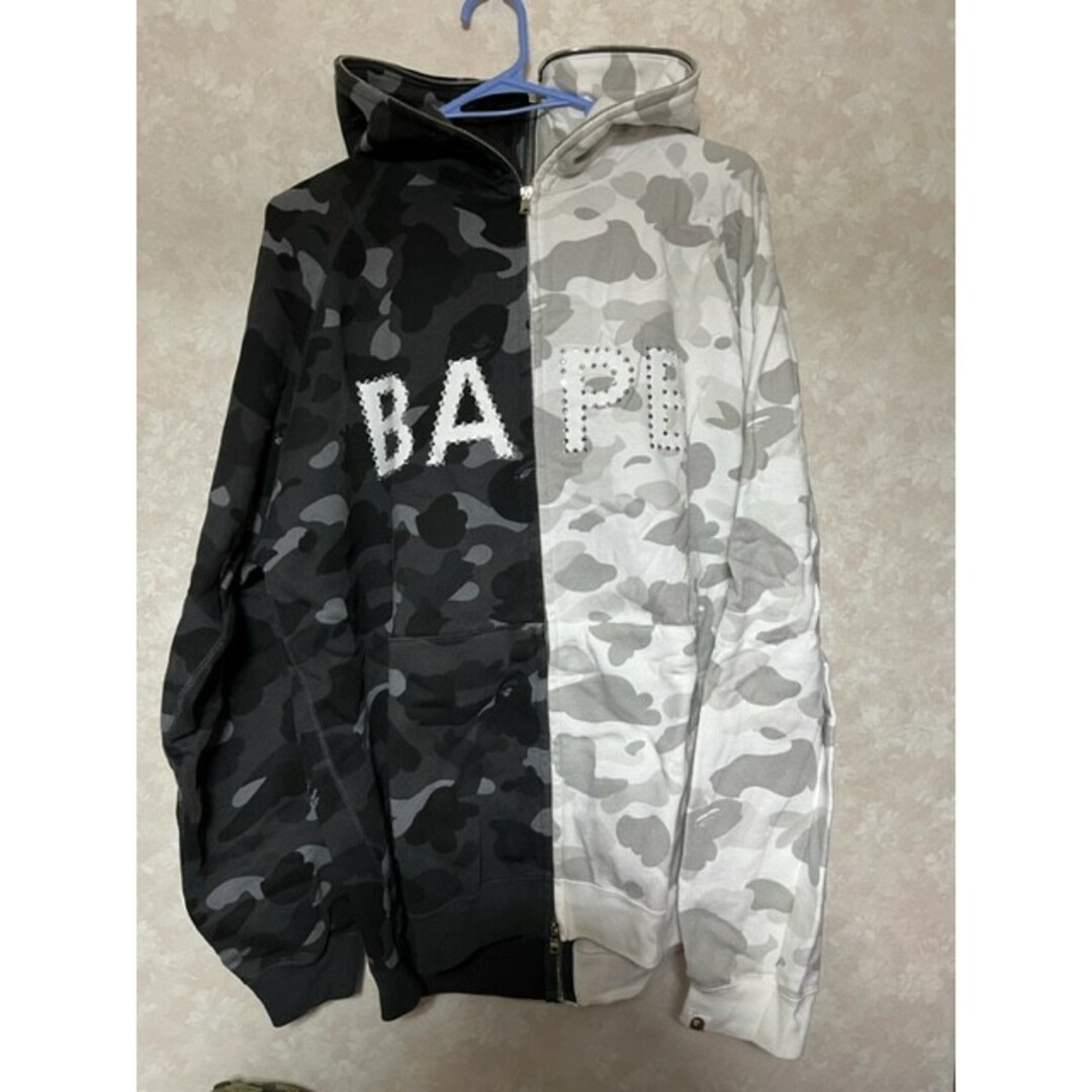 A BATHING APE(アベイシングエイプ)のA BATHING APEドッキング　ライトストーンパーカー白黒カモ メンズのトップス(パーカー)の商品写真