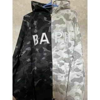 アベイシングエイプ(A BATHING APE)のA BATHING APEドッキング　ライトストーンパーカー白黒カモ(パーカー)