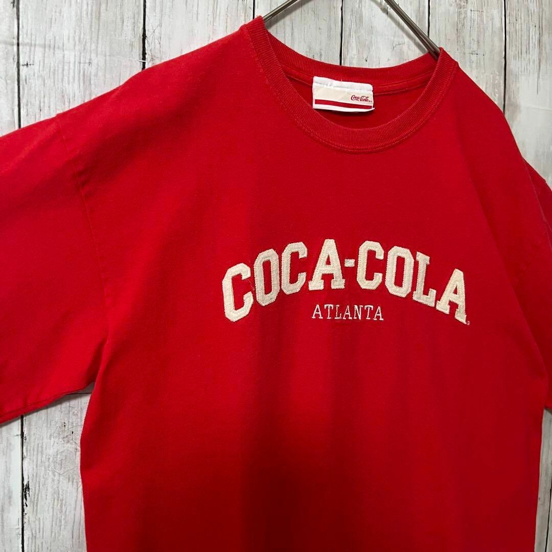 コカ・コーラ(コカコーラ)のアメリカ古着　COCA COLAコカコーラ　刺繍ロゴTシャツ　M赤　ユニセックス メンズのトップス(Tシャツ/カットソー(半袖/袖なし))の商品写真