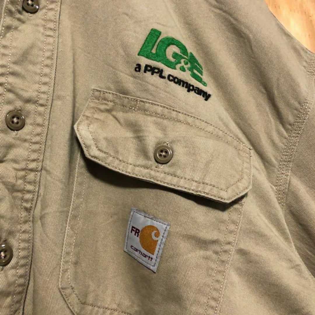 carhartt(カーハート)の企業ロゴ ベージュ ワーク シャツ USA古着 90s カーハート FRシリーズ メンズのトップス(シャツ)の商品写真