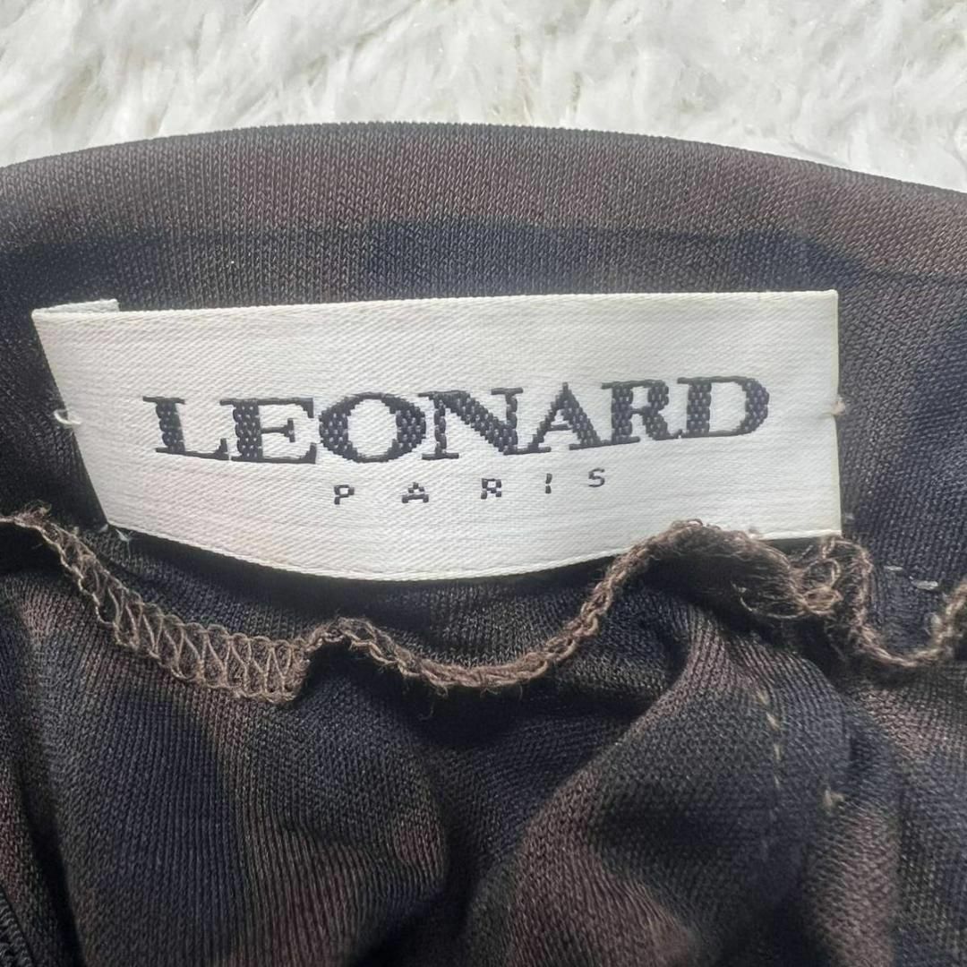 LEONARD(レオナール)のLEONARD ロングスカート 総柄 レオパード シルク ブラウン 46サイズ レディースのスカート(ロングスカート)の商品写真