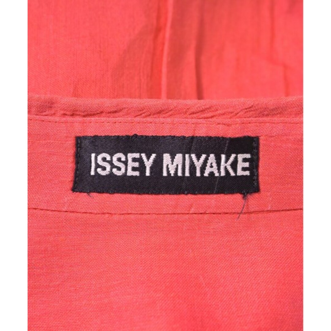 ISSEY MIYAKE(イッセイミヤケ)のISSEY MIYAKE イッセイミヤケ カジュアルシャツ M 赤 【古着】【中古】 メンズのトップス(シャツ)の商品写真