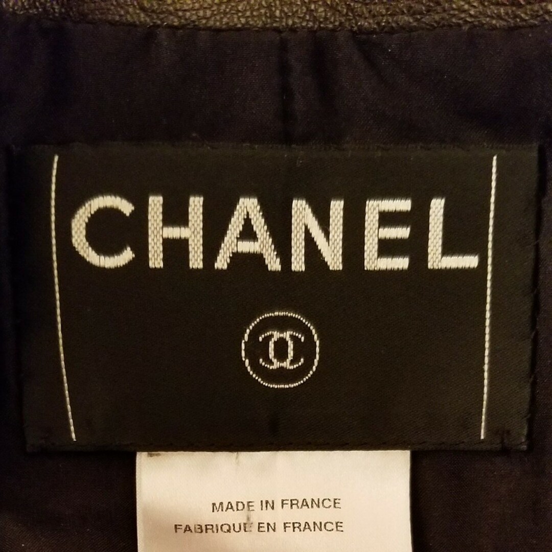 CHANEL(シャネル)のCHANEL レザートレンチコート  美品 レディースのジャケット/アウター(トレンチコート)の商品写真