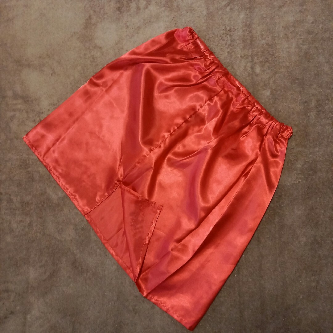 Jocomomola(ホコモモラ)のホコモモラ ひざ丈 スカート Aライン レッド 総柄 アリス 可愛い 日本製 レディースのスカート(ひざ丈スカート)の商品写真