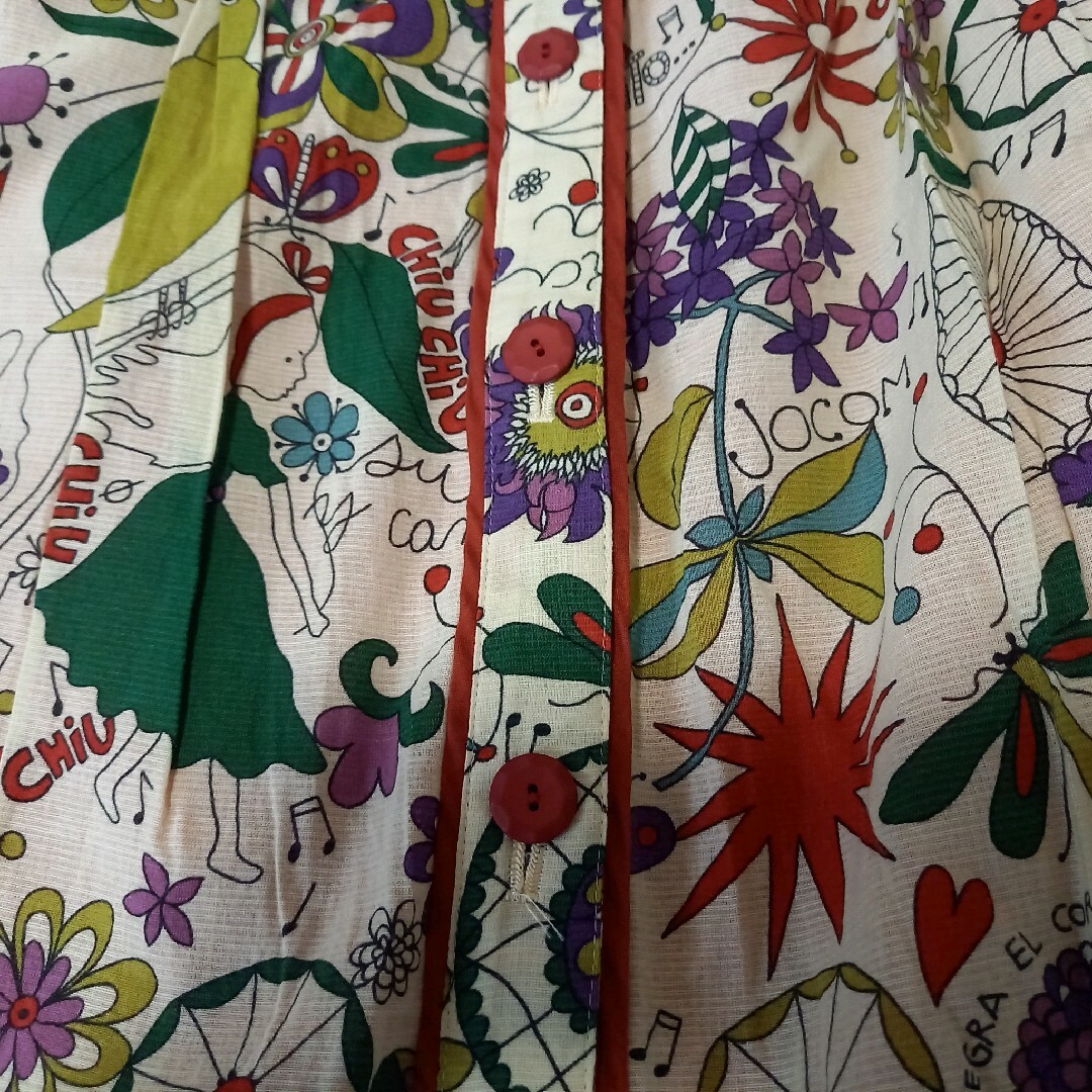 Jocomomola(ホコモモラ)のホコモモラ ひざ丈 スカート Aライン レッド 総柄 アリス 可愛い 日本製 レディースのスカート(ひざ丈スカート)の商品写真