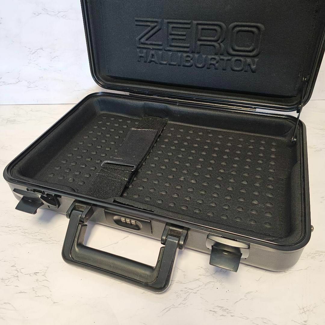 ZERO HALLIBURTON(ゼロハリバートン)のゼロハリバートン　アタッシュケース　ゼロハリ　グレー　pcケース メンズのバッグ(ビジネスバッグ)の商品写真